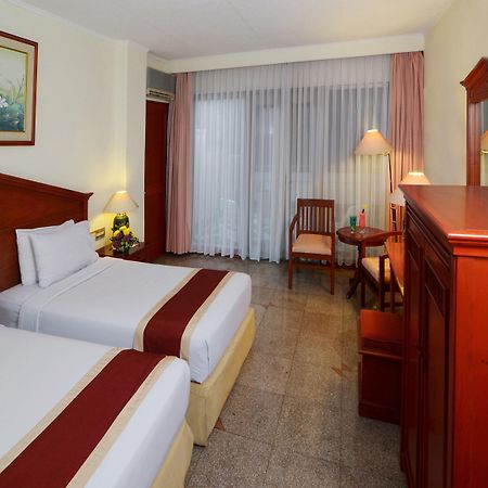 The Jayakarta Suites باندونج المطعم الصورة